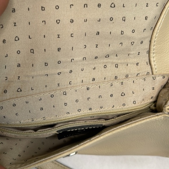 Liz Claiborne arm purse/clutch with removable 24” strap & magnetic snap closure - Picture 4 of 12